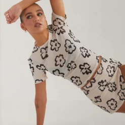 Structured Shapes Mesh Tee - Glazed Floral -Stylo Craze Sales Store 8f1a3007d115434284b990e067778317 scaled