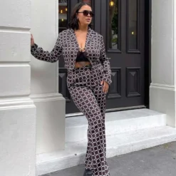 Cobain Crop Shirt - Chocolate Geo