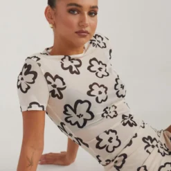 Structured Shapes Mesh Tee - Glazed Floral -Stylo Craze Sales Store d4be277579b74361adae0f0891dcfe1d scaled